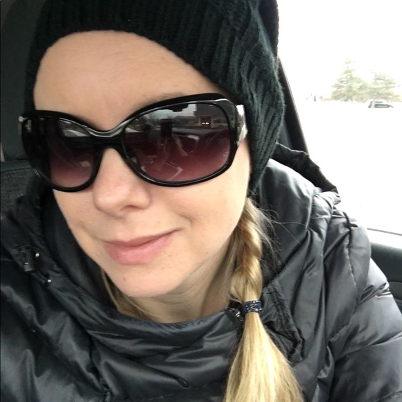 Meet your Posher, April - Picture 6 of 8